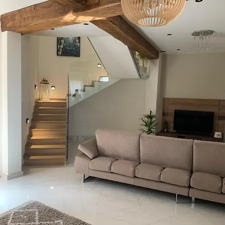 Central Lux Bed & Breakfast